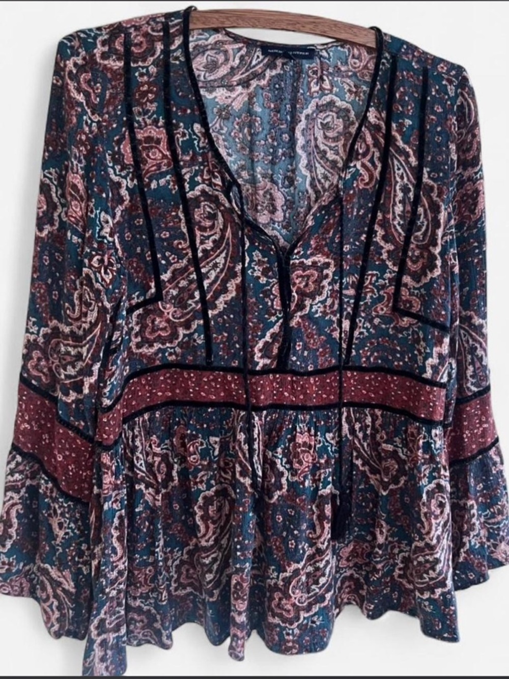 American Eagle Boho flowy paisley Blouse - Navy & Burgundy top - size medium